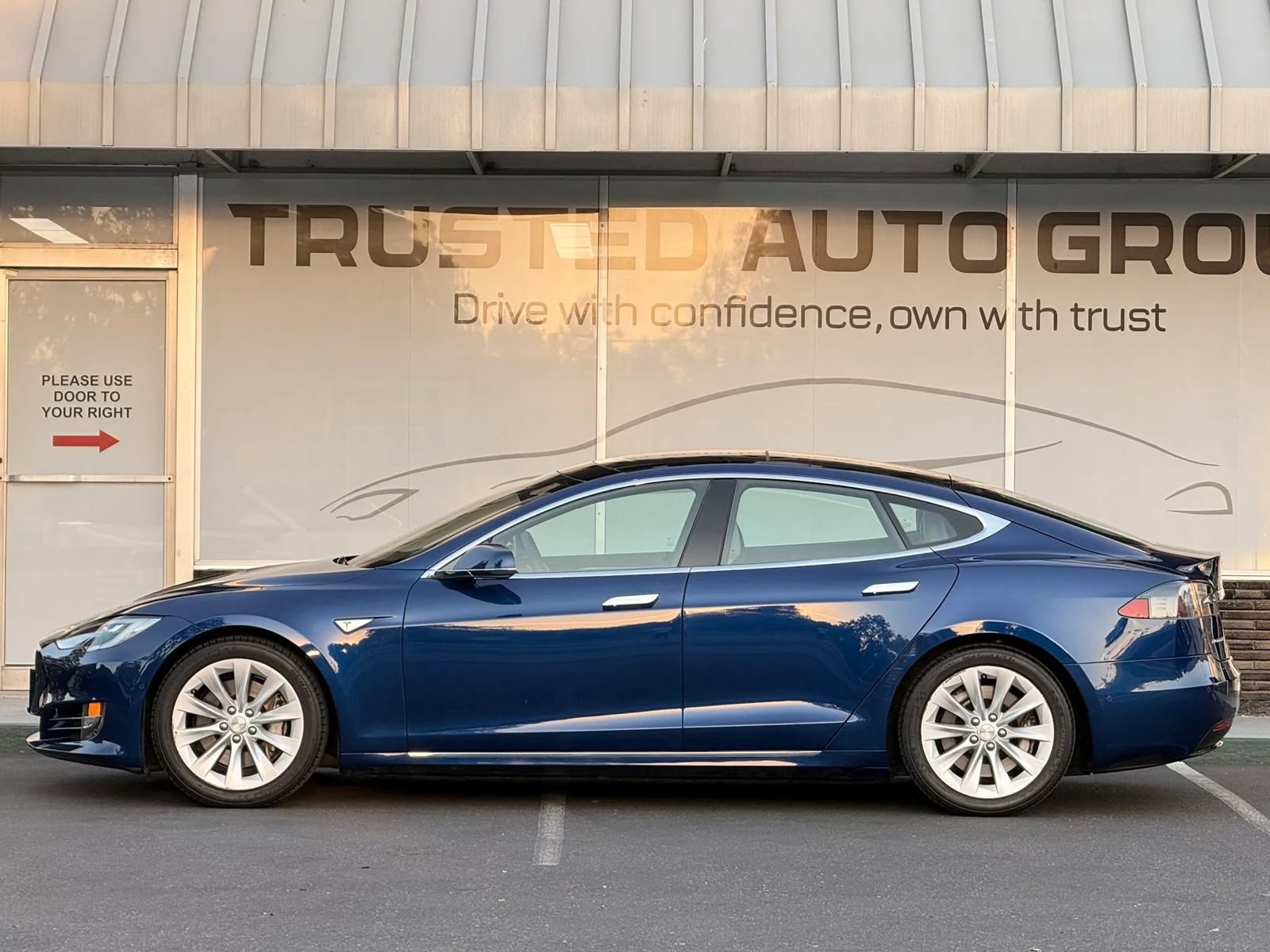 Used 2016 Tesla Model S 90D AWD/4WD image 3