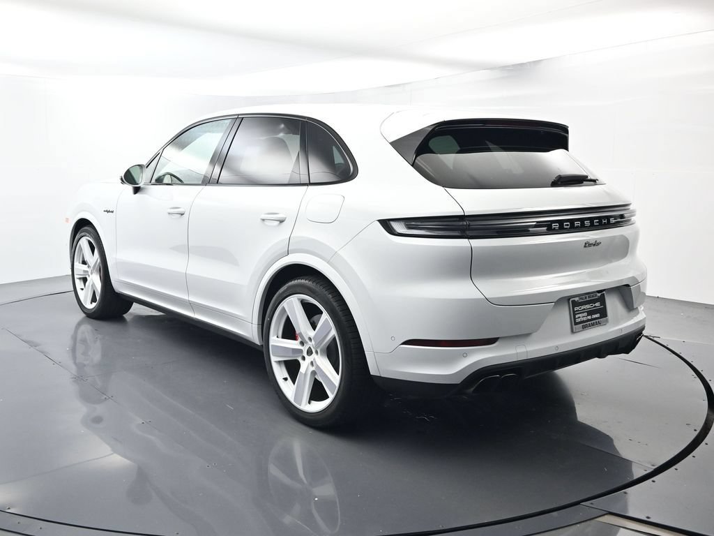Certified 2025 Porsche Cayenne Turbo AWD/4WD image 3