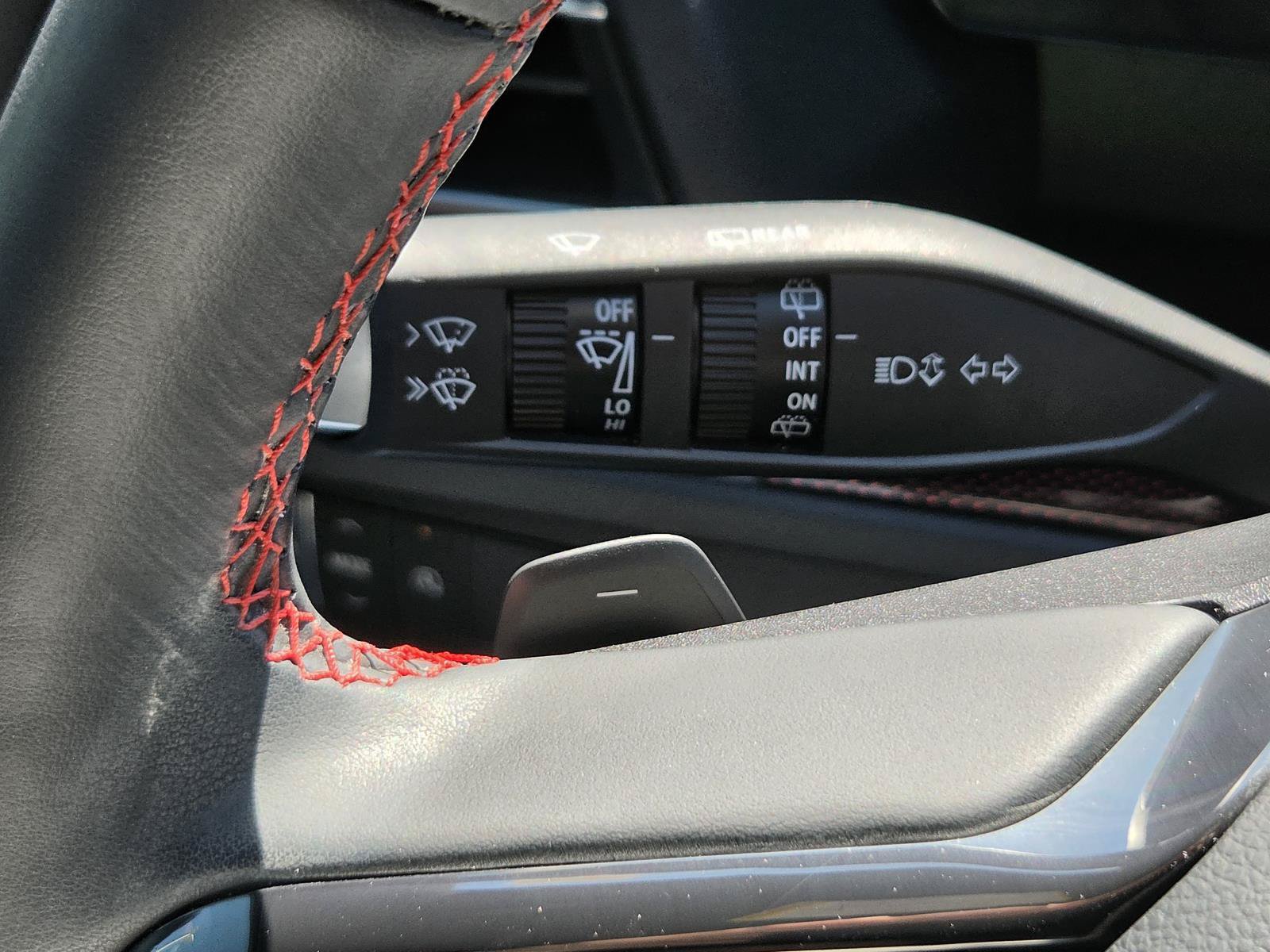 Used 2026 Chevrolet Traverse RS FWD image 37