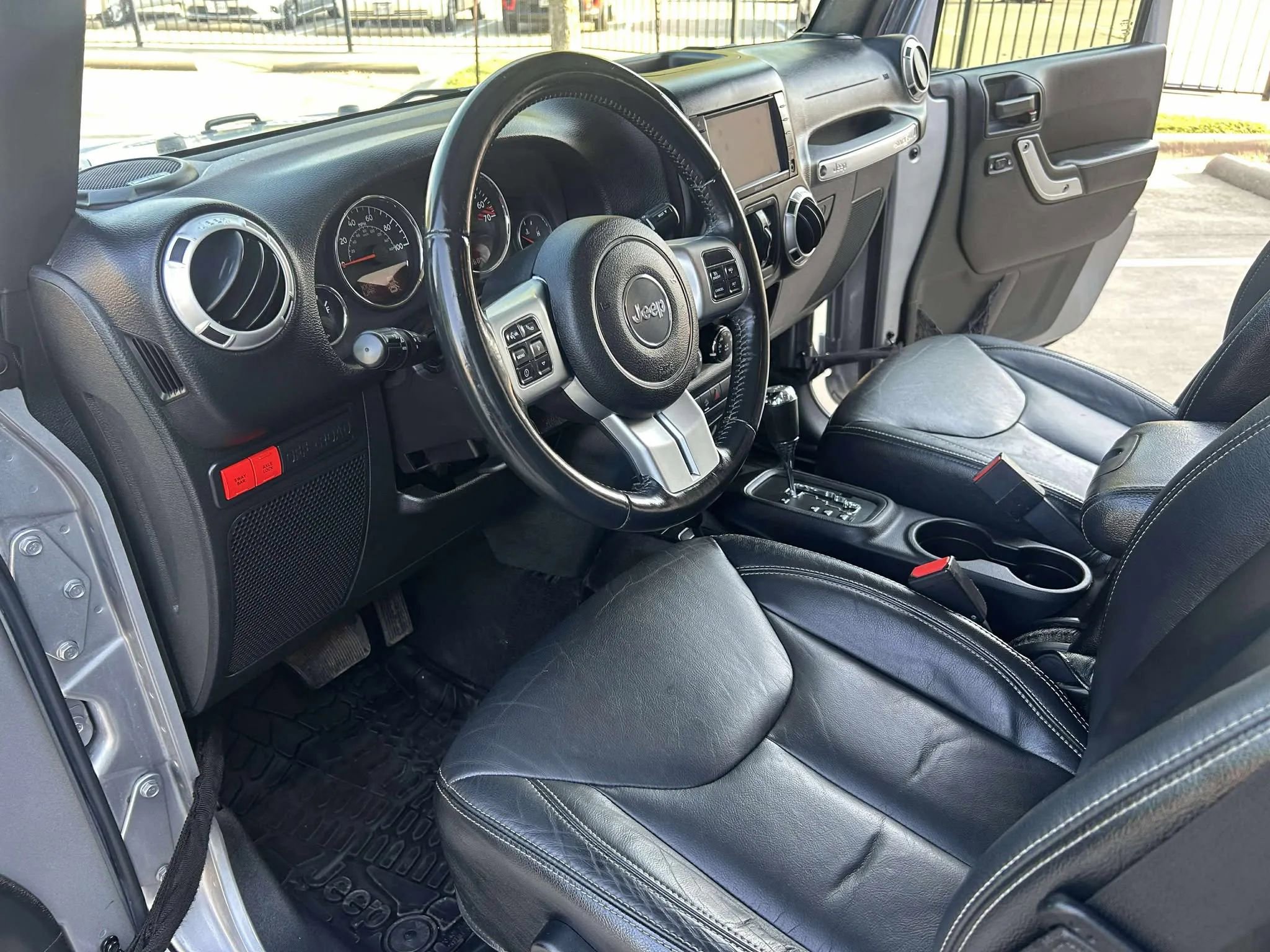 Used 2016 Jeep Wrangler Unlimited Rubicon AWD/4WD image 18