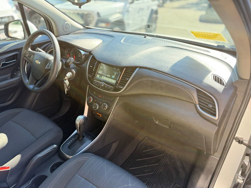 Used 2017 Chevrolet Trax LT AWD/4WD image 24