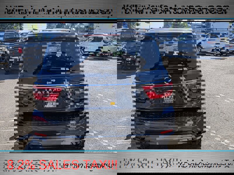 Used 2022 Nissan Armada SL w/ Captain's Chairs Package image 8