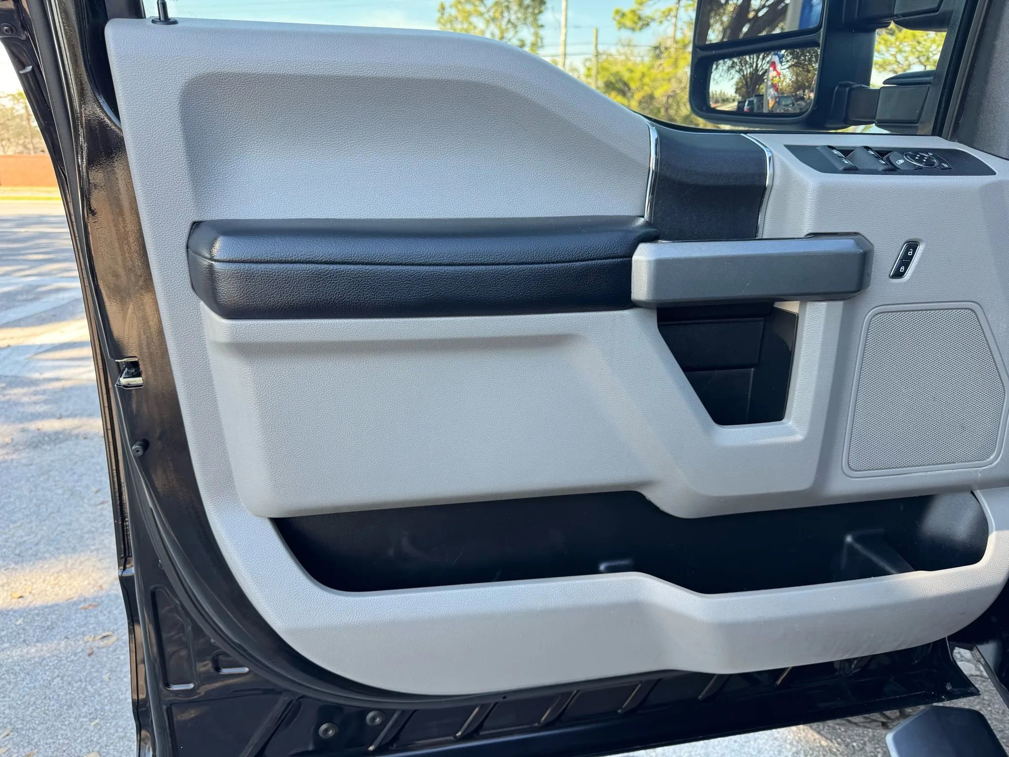Used 2017 Ford F250 XLT w/ XLT Value Package image 21