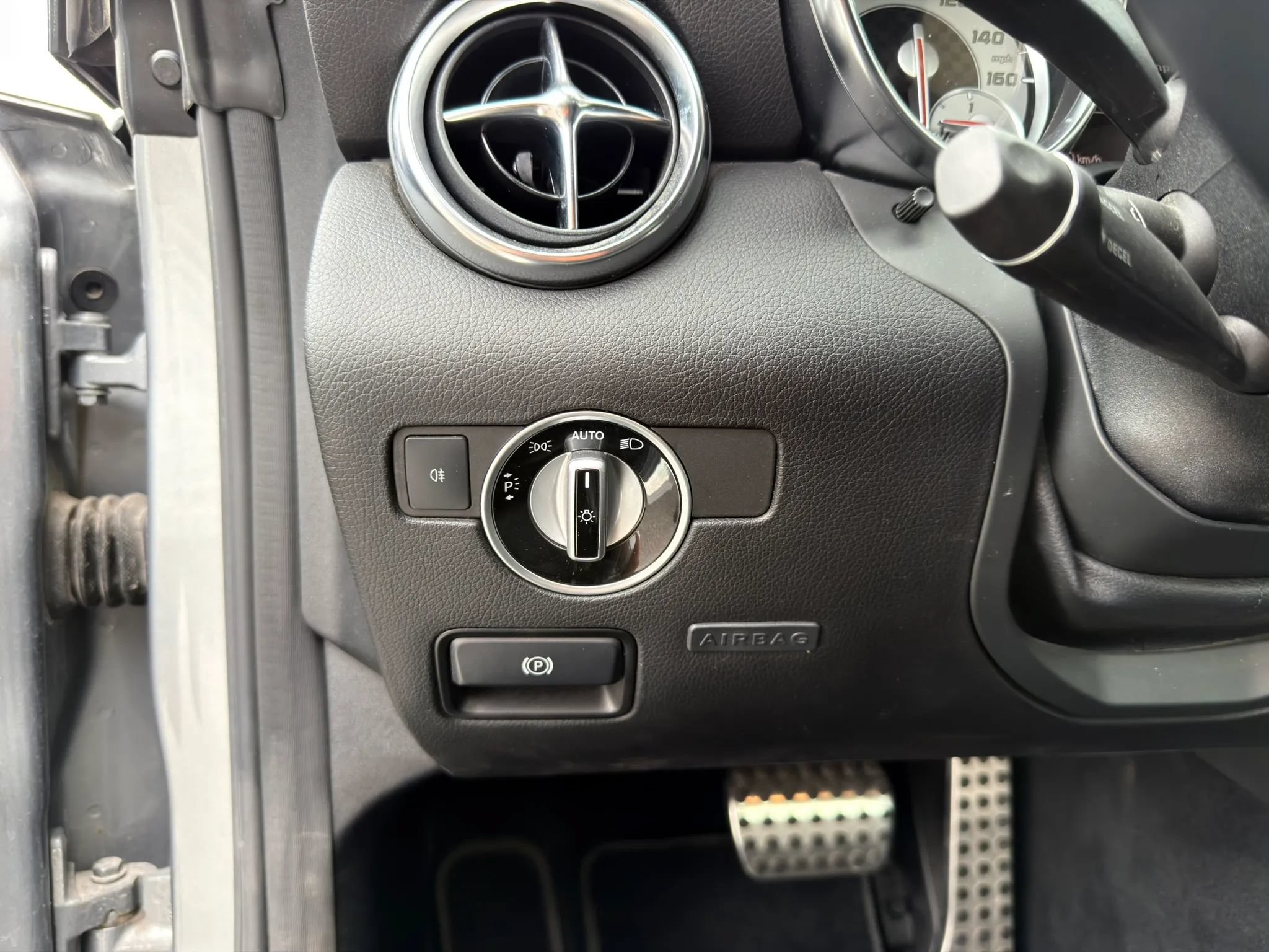 Used 2013 Mercedes-Benz SLK 250 image 36