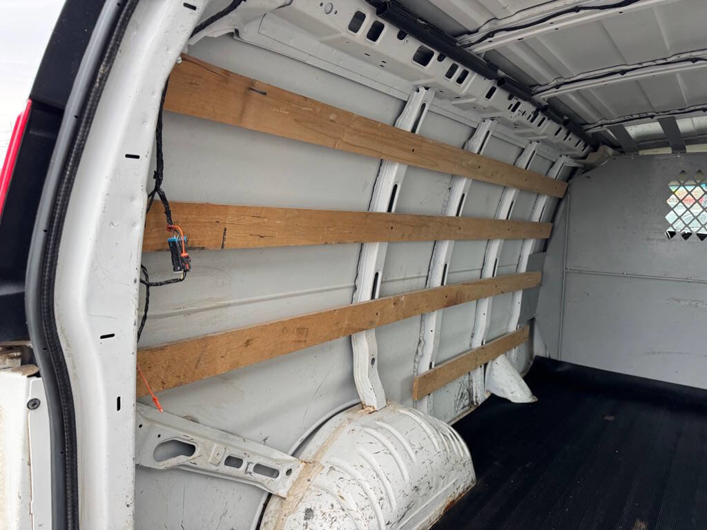 Used 2015 GMC Savana 2500 RWD image 36