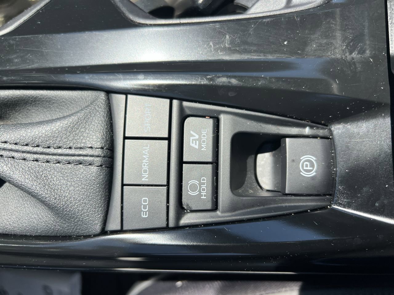 Used 2025 Toyota Camry SE w/ Convenience Package FWD image 29