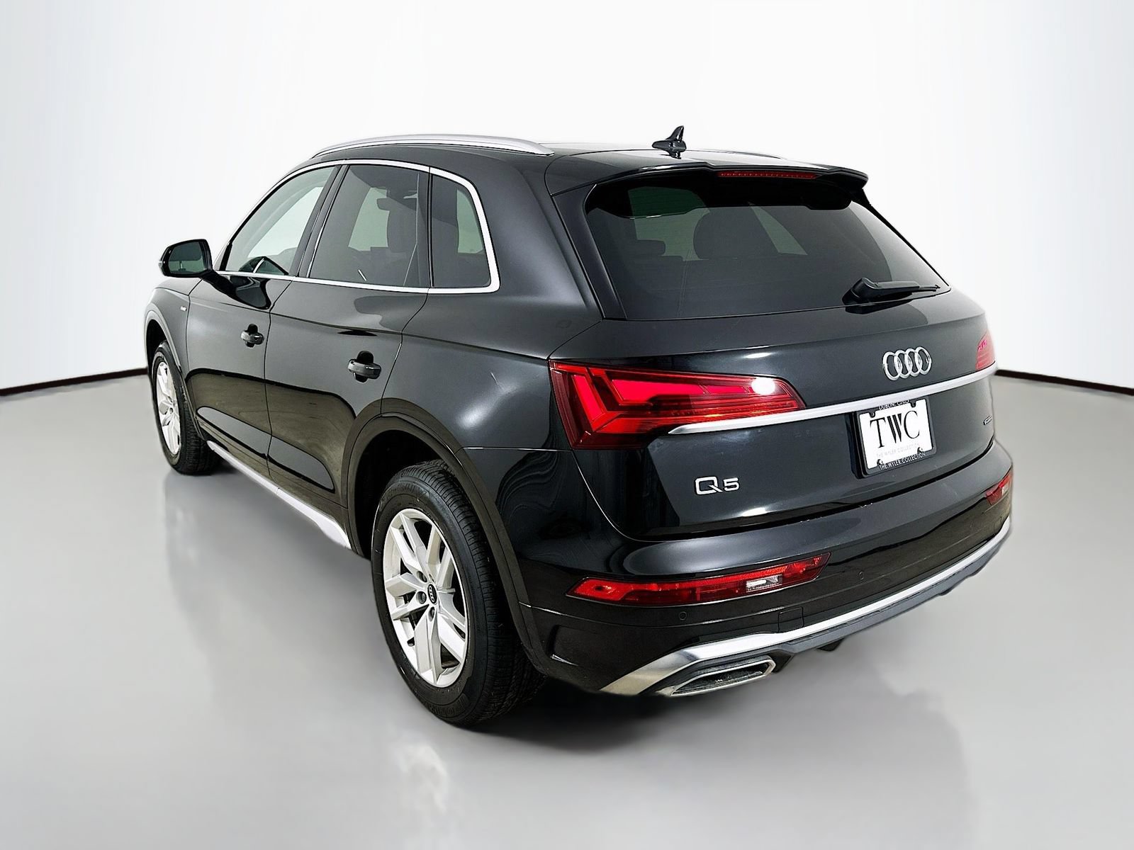 Used 2023 Audi Q5 2.0T Premium w/ Convenience Package AWD/4WD image 7