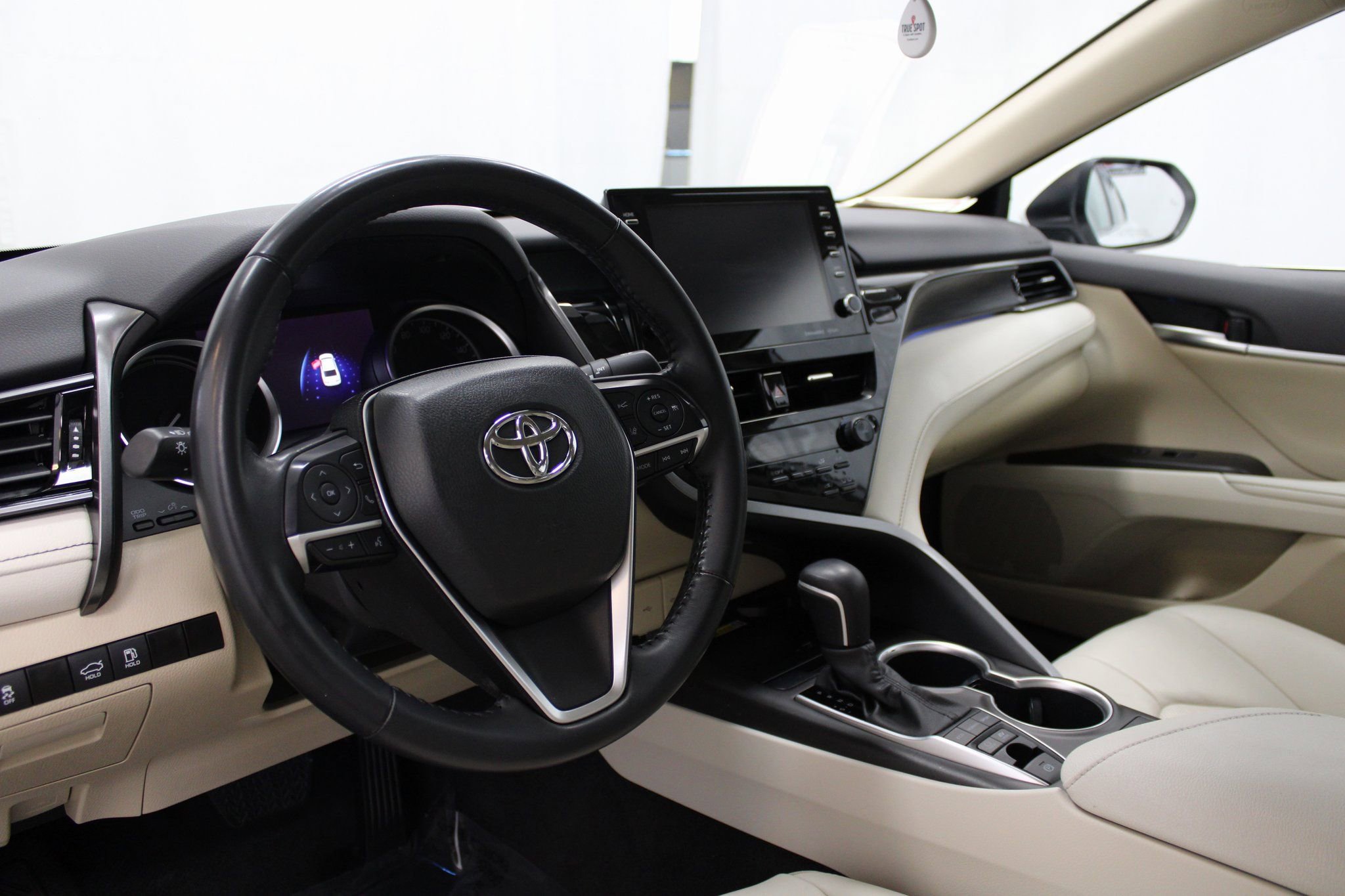Used 2023 Toyota Camry XLE image 15
