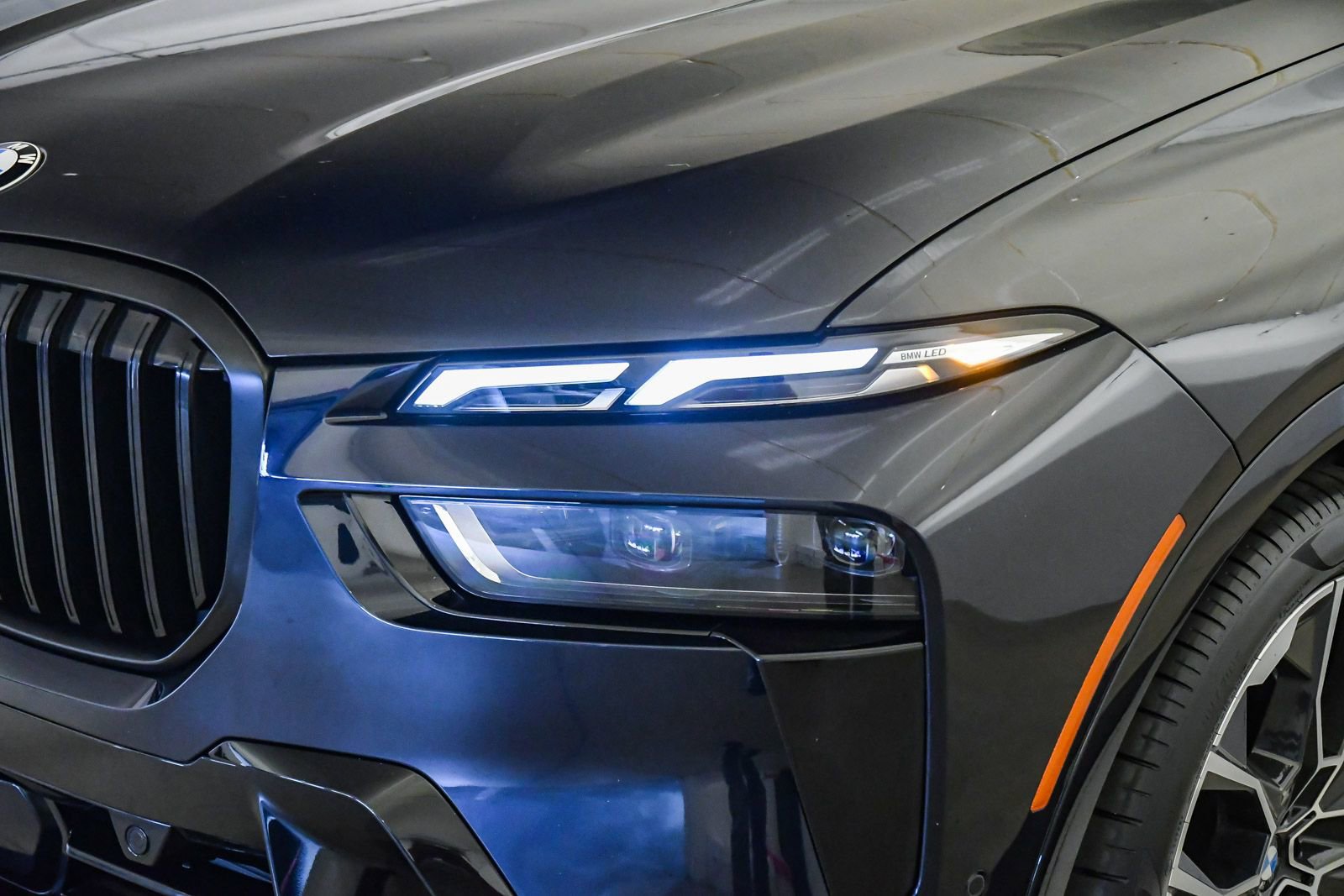 Used 2026 BMW X7 xDrive40i w/ M Sport Package AWD/4WD image 8