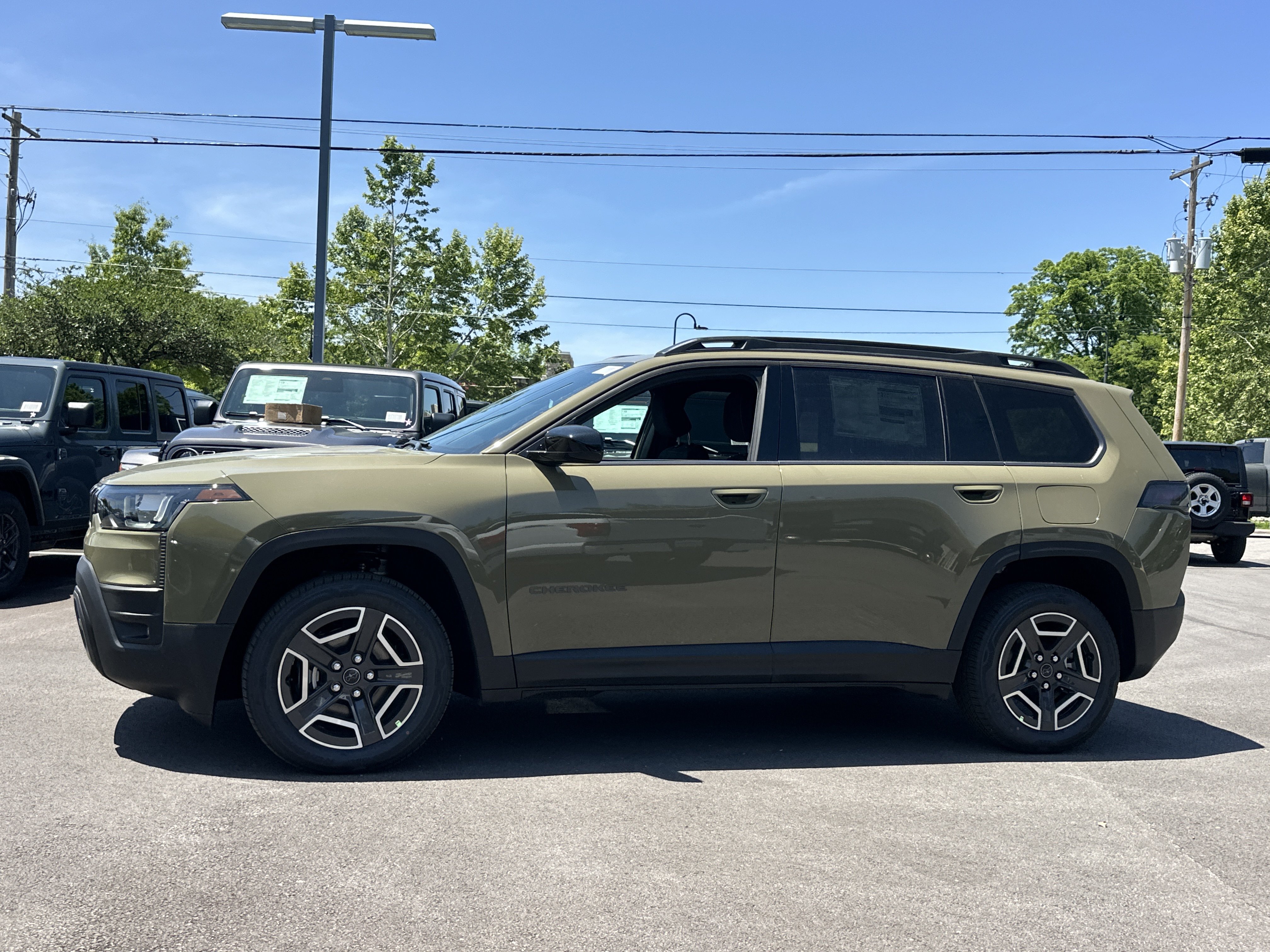 New 2026 Jeep Cherokee Laredo AWD/4WD image 21