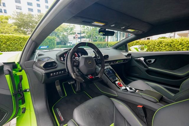 Used 2021 Lamborghini Huracan EVO RWD image 3