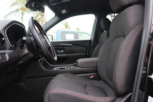 Used 2025 Honda Pilot Sport image 12