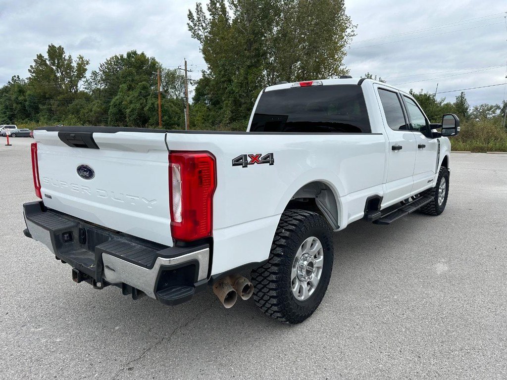 Used 2024 Ford F250 XLT AWD/4WD image 2