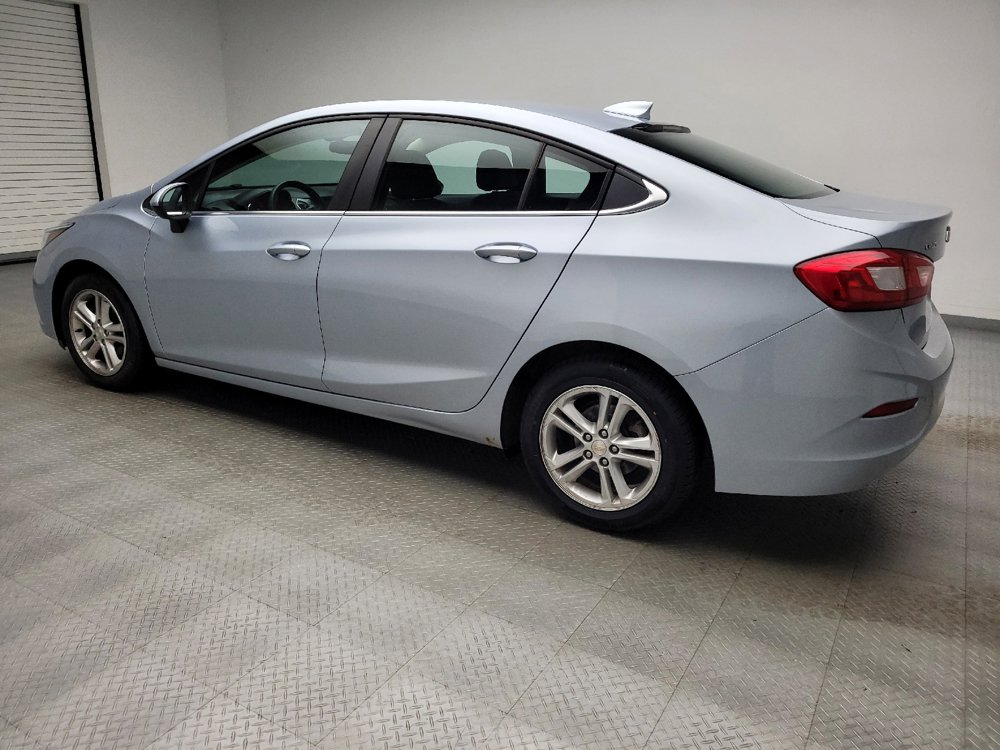 Used 2017 Chevrolet Cruze LT FWD image 3