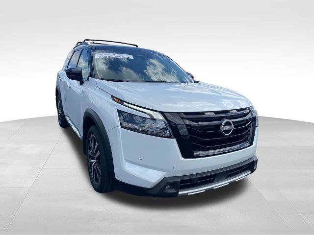 Certified 2025 Nissan Pathfinder Platinum AWD/4WD image 7