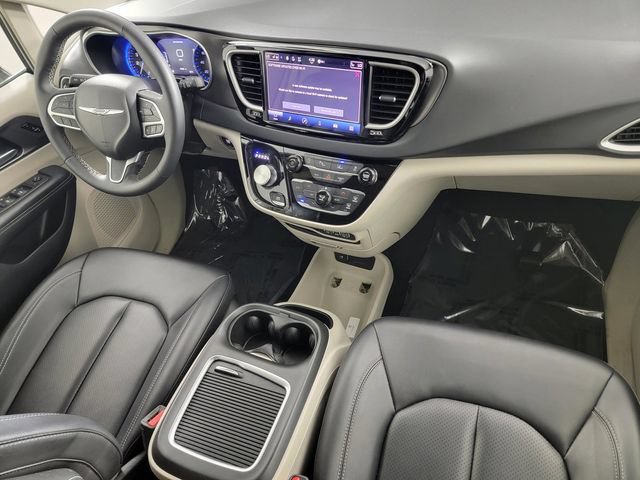 Used 2024 Chrysler Pacifica Touring-L FWD image 32