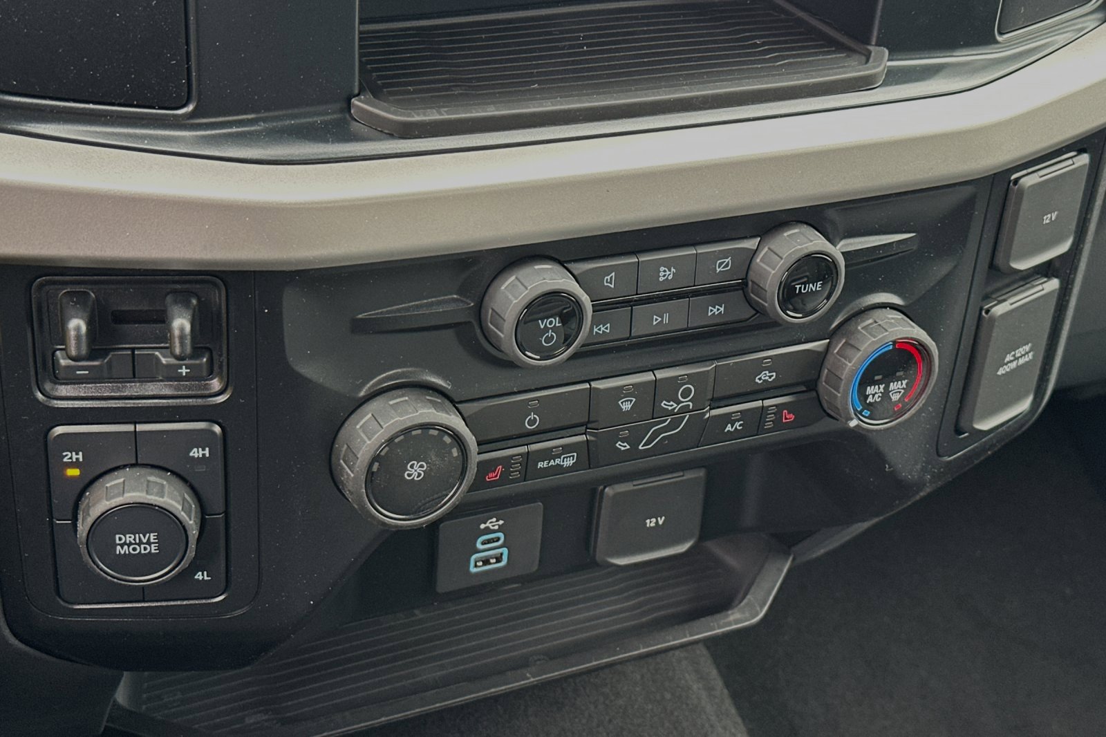 Used 2024 Ford F350 XLT w/ XLT Value Package image 17