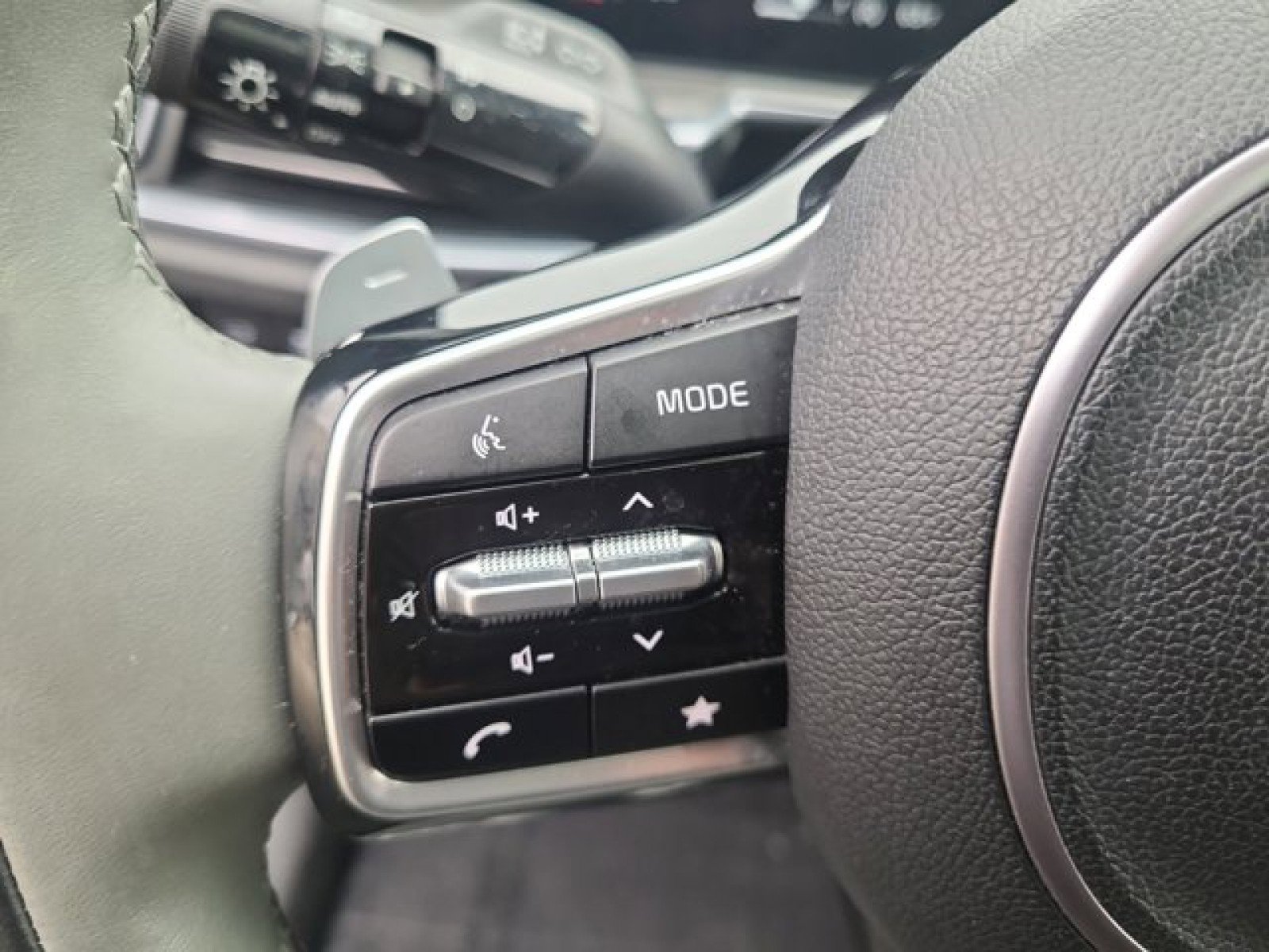 Used 2024 Kia Sorento SX Prestige w/ Sage Leather Package image 29