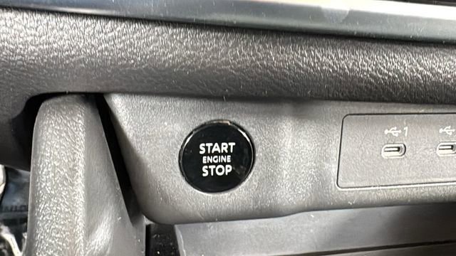 Certified 2025 Nissan Rogue SV image 24