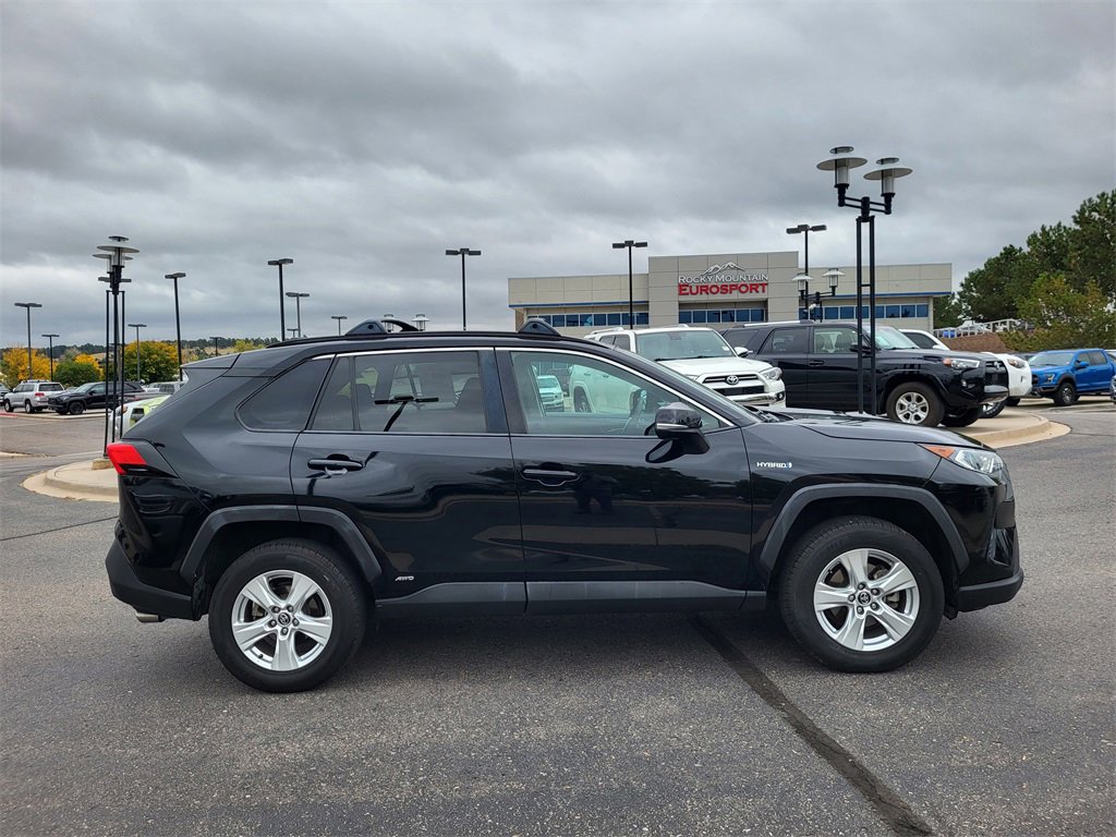 Used 2020 Toyota RAV4 XLE image 3