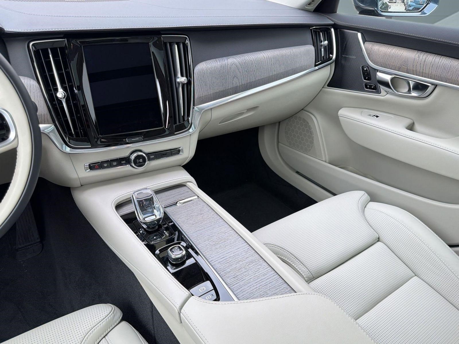 Certified 2025 Volvo S90 B6 Ultra image 27