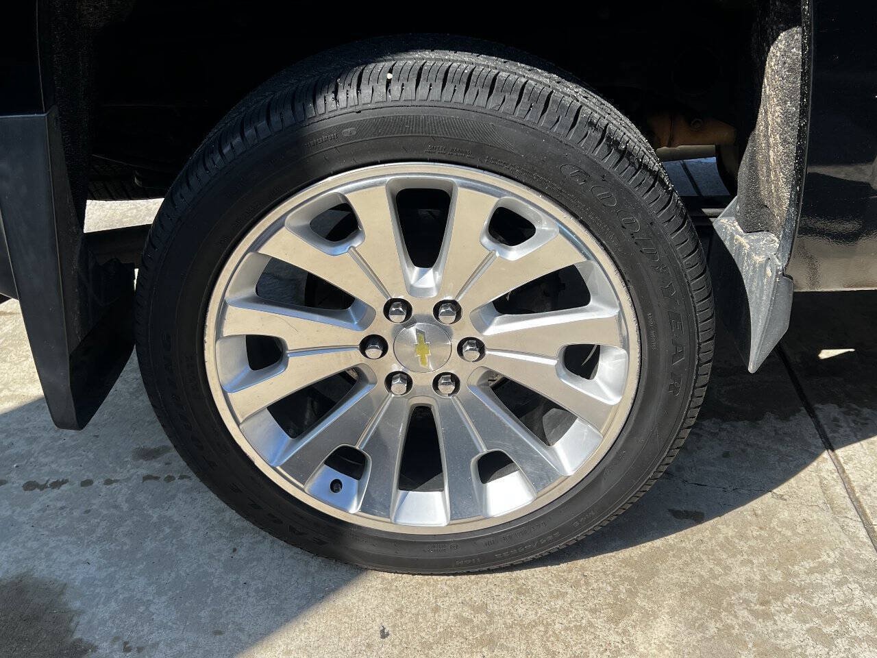 Used 2015 Chevrolet Silverado 1500 High Country w/ High Country Premium Package AWD/4WD image 10