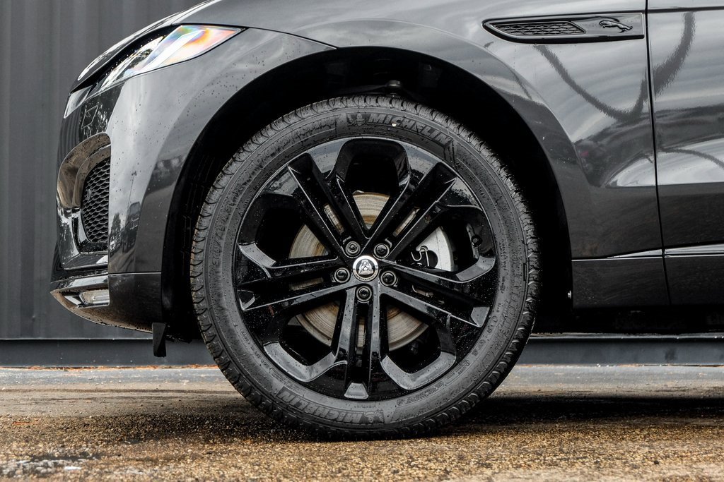 Used 2025 Jaguar F-PACE R-Dynamic S image 3