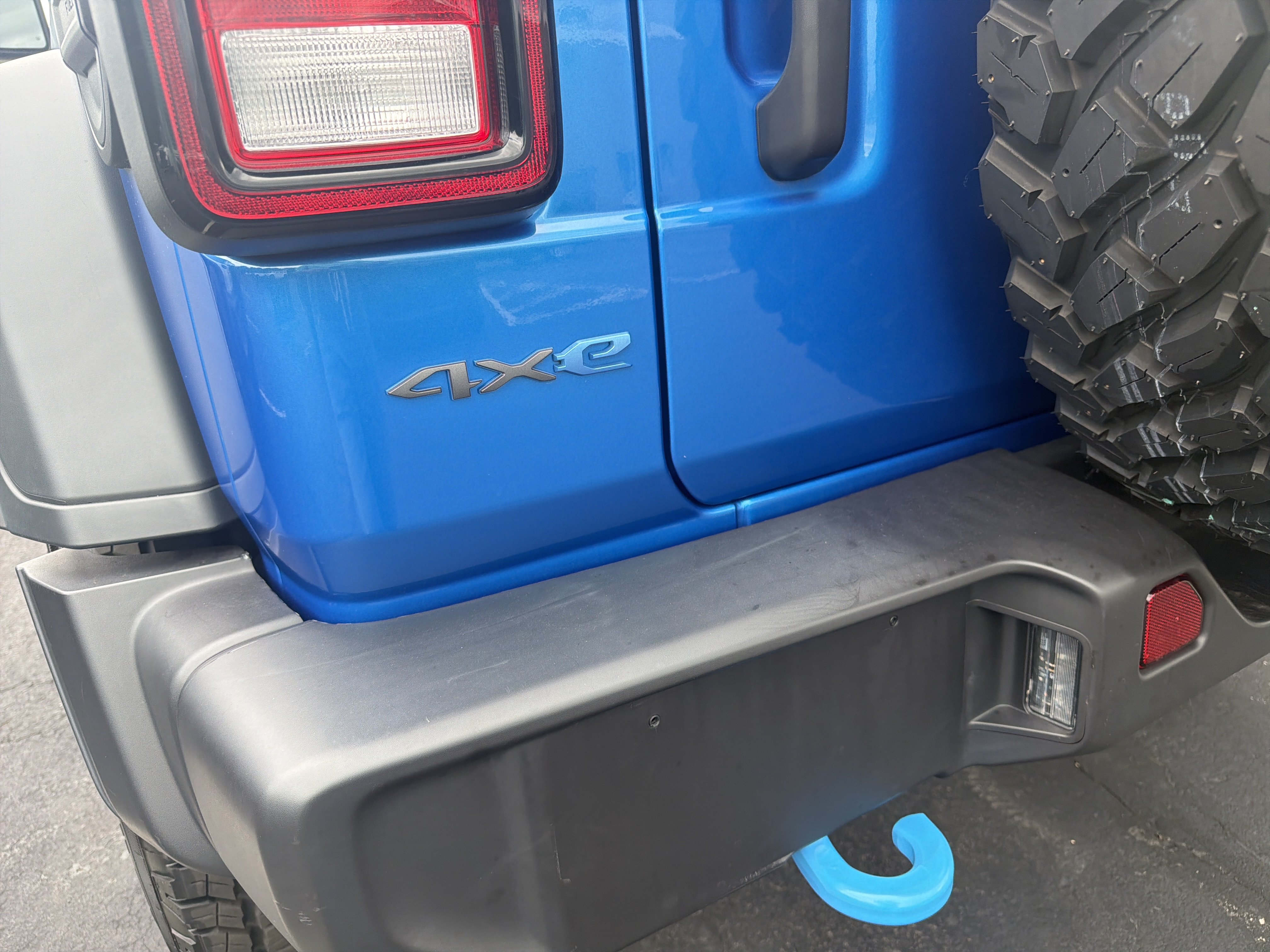 Certified 2023 Jeep Wrangler Unlimited w/ Convenience Group AWD/4WD image 8