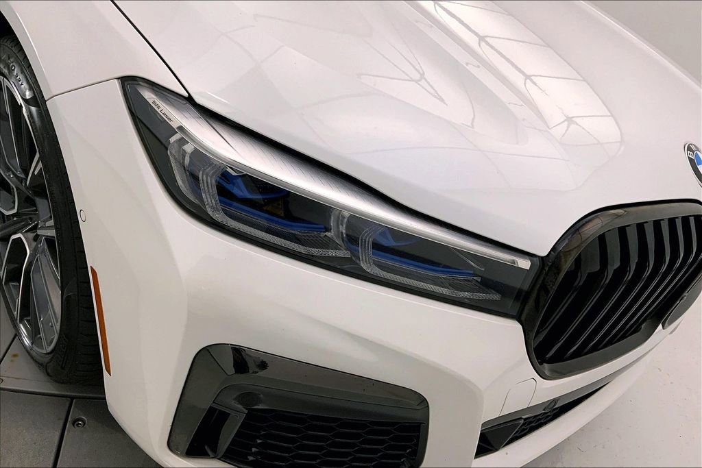 Used 2020 BMW 740i xDrive w/ M Sport Package image 27