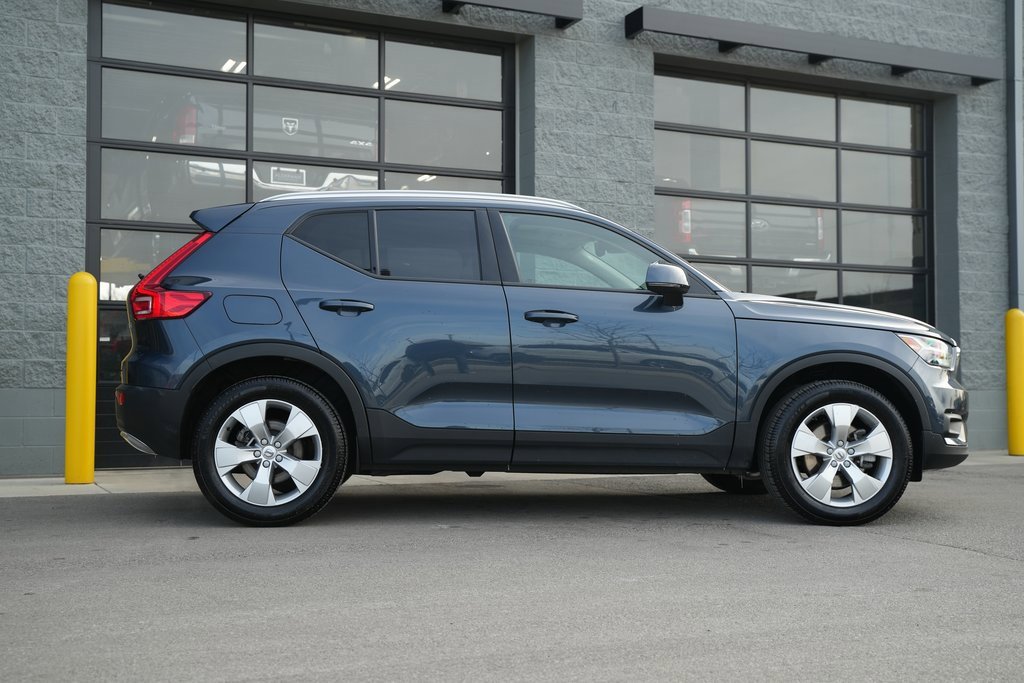 Used 2021 Volvo XC40 T5 Momentum w/ Premium Package image 13