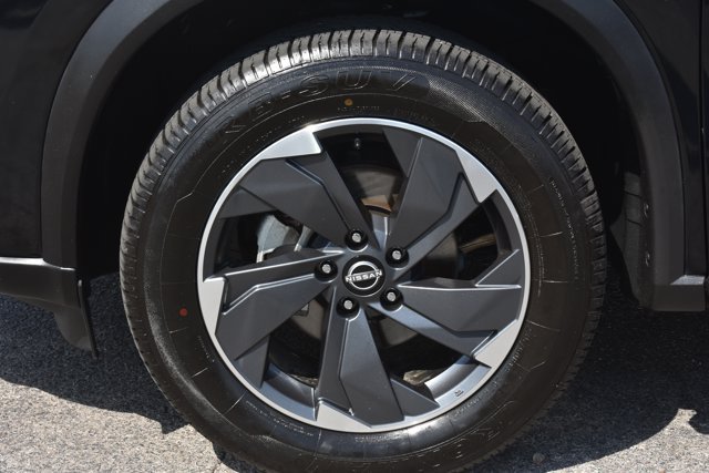 Used 2024 Nissan Rogue SV FWD image 10