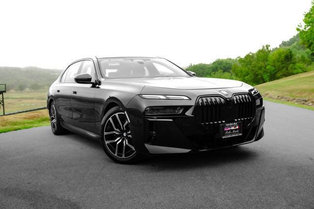 Used 2023 BMW 760i xDrive w/ Luxury Rear Seating Package AWD/4WD image 11