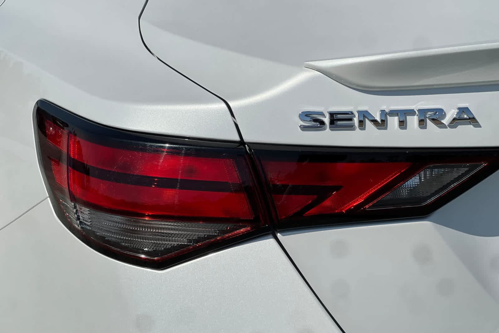 Certified 2025 Nissan Sentra SR FWD image 32