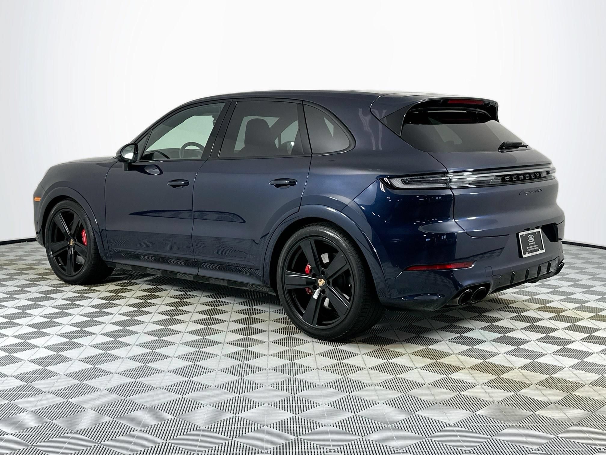 Used 2025 Porsche Cayenne GTS AWD/4WD image 7