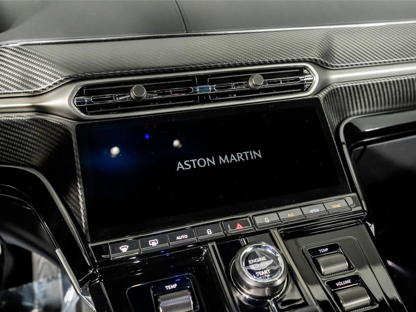 Used 2025 Aston Martin V8 Vantage Coupe RWD image 33