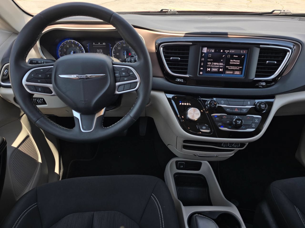 Used 2023 Chrysler Voyager LX FWD image 37