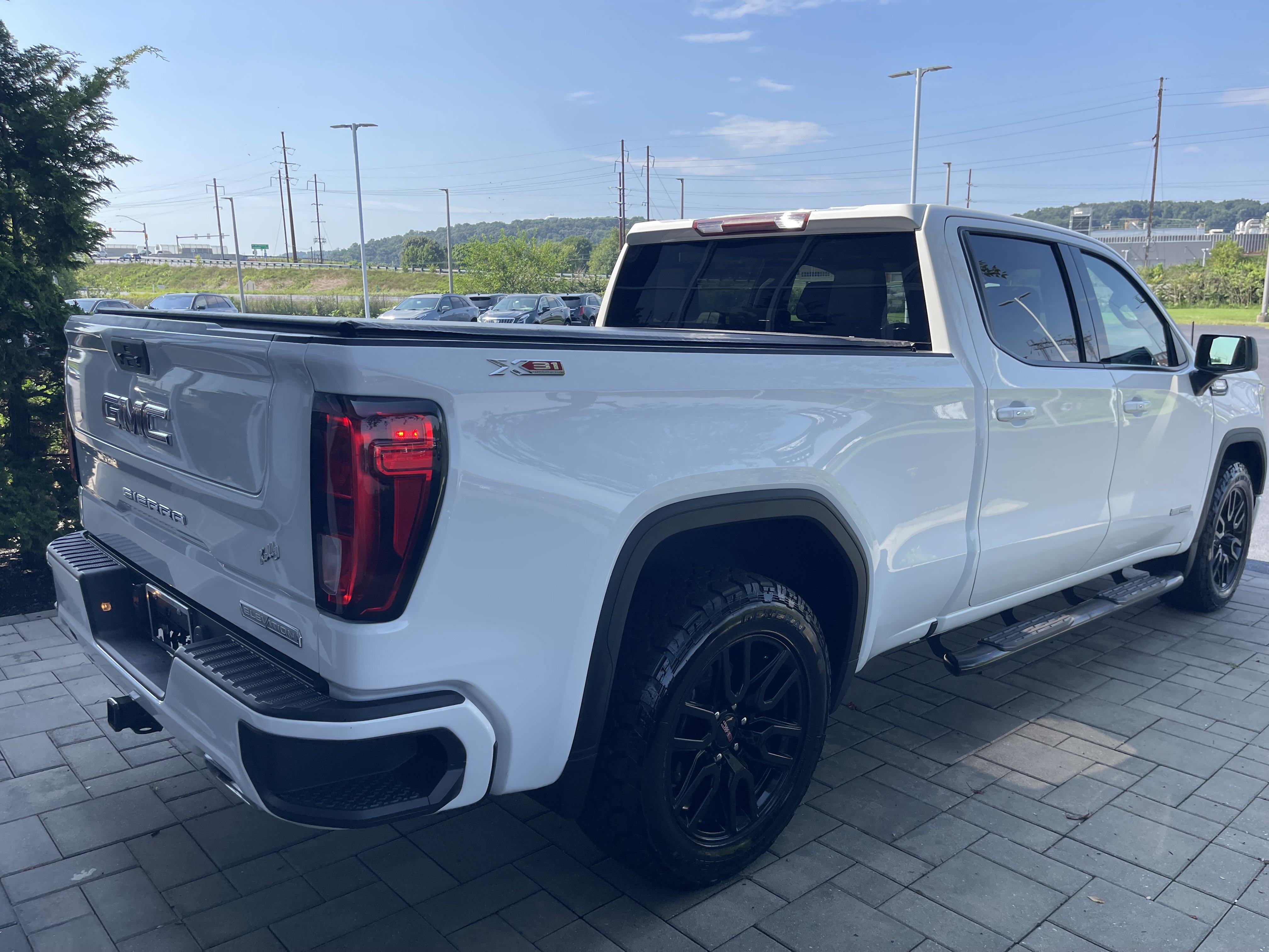 Used 2021 GMC Sierra 1500 Elevation w/ X31 Off-Road Package AWD/4WD image 7