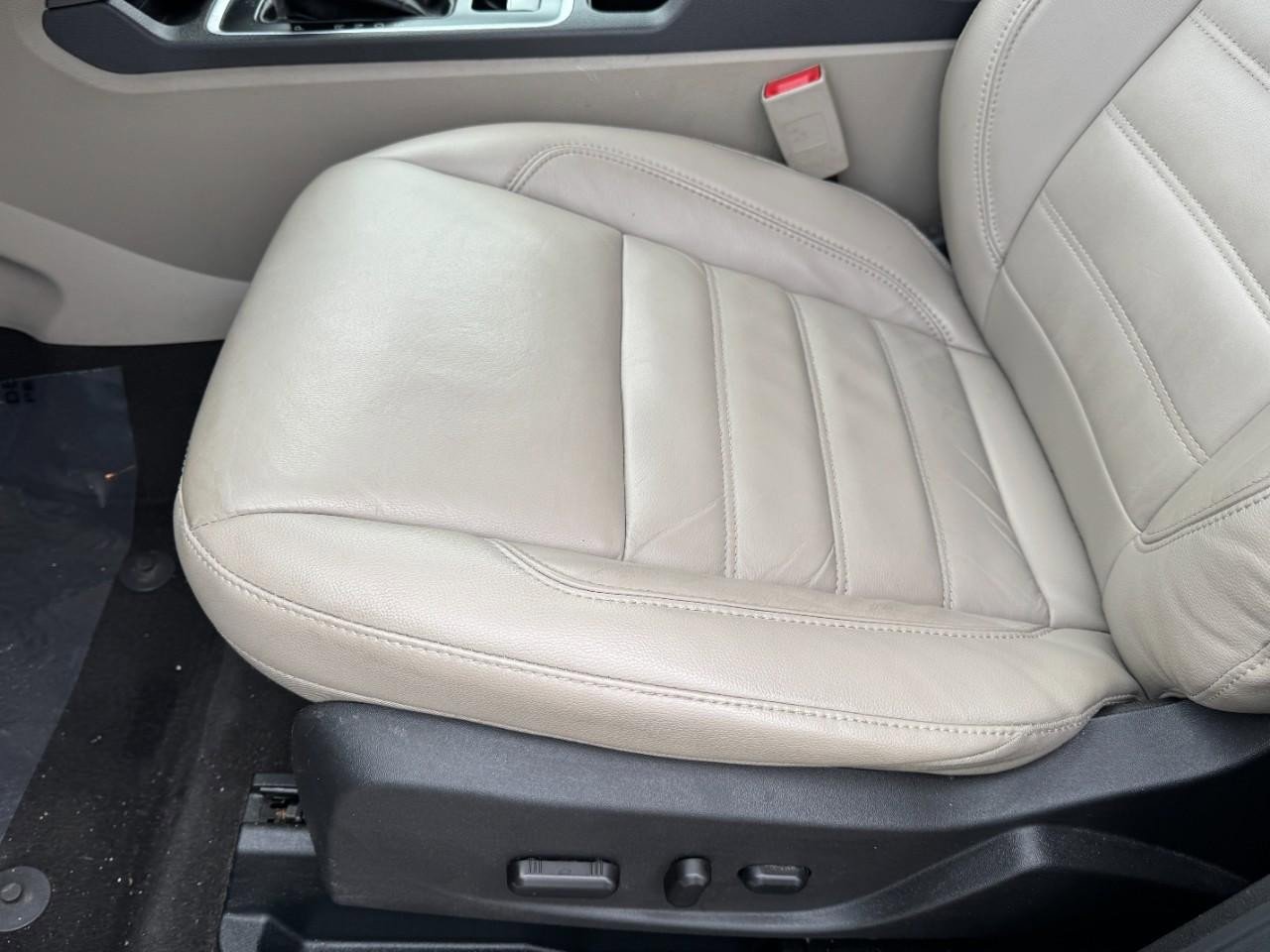 Used 2018 Ford Escape SEL w/ Ford Safe & Smart Package FWD image 14