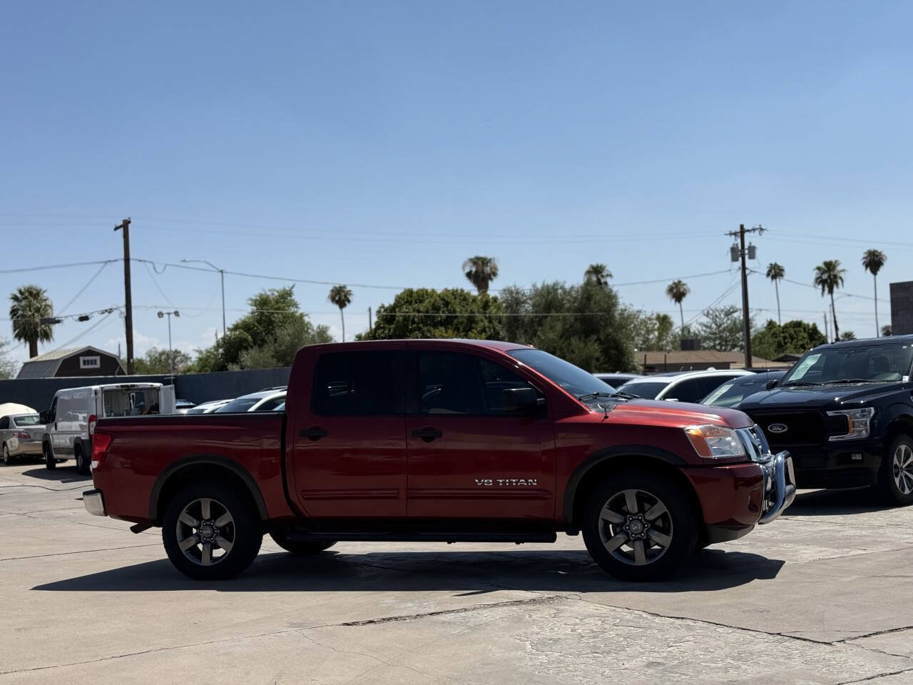 Used 2015 Nissan Titan SV w/ SV Value Truck Package RWD image 4