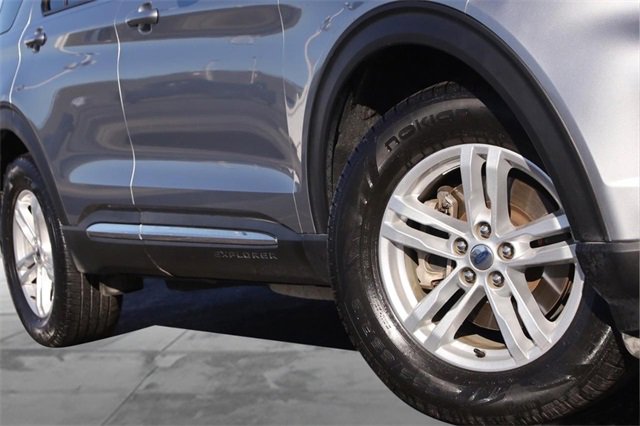 Used 2021 Ford Explorer XLT w/ Equipment Group 202A image 3