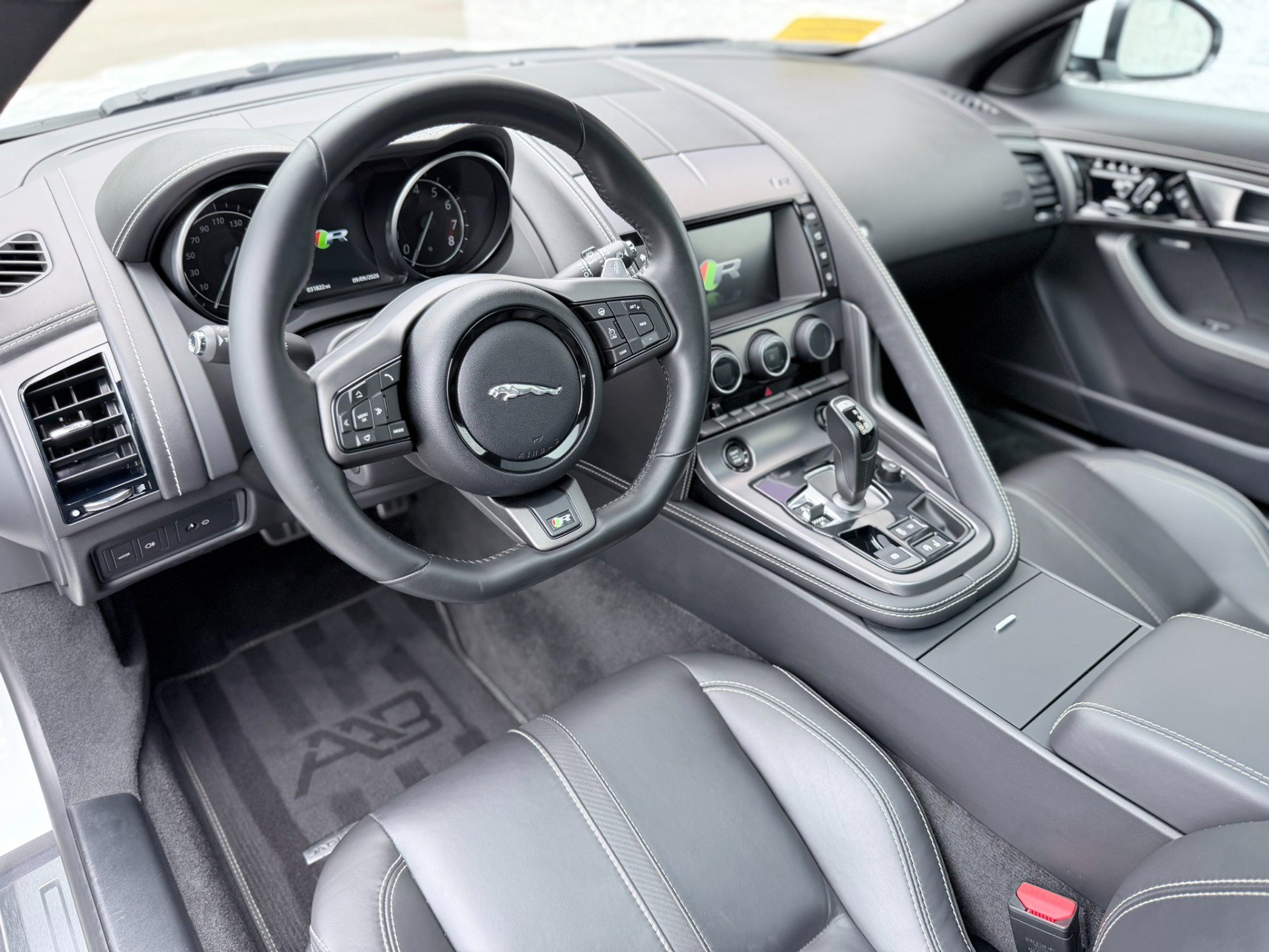 Used 2017 Jaguar F-TYPE R AWD/4WD image 14