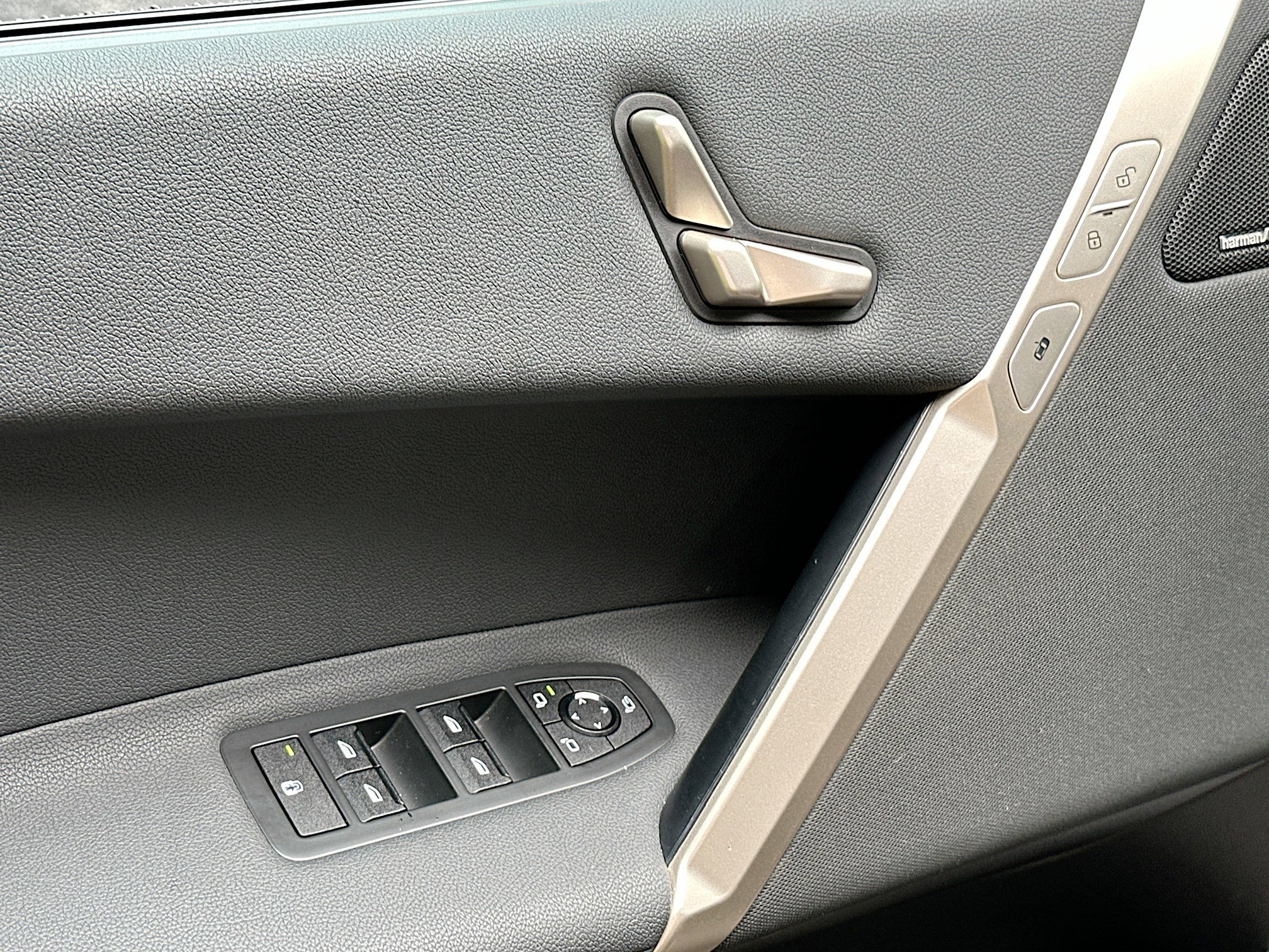 Certified 2025 BMW iX xDrive50 image 18