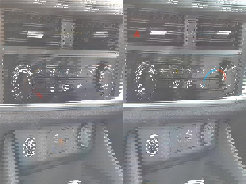 Used 2023 Nissan Rogue S image 19