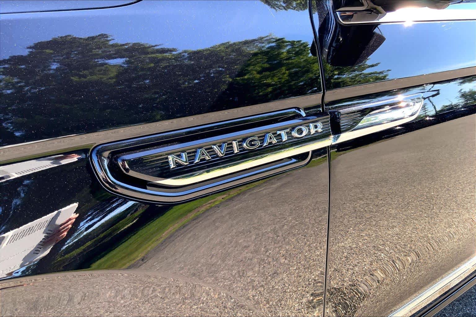 Used 2024 Lincoln Navigator Reserve AWD/4WD image 10