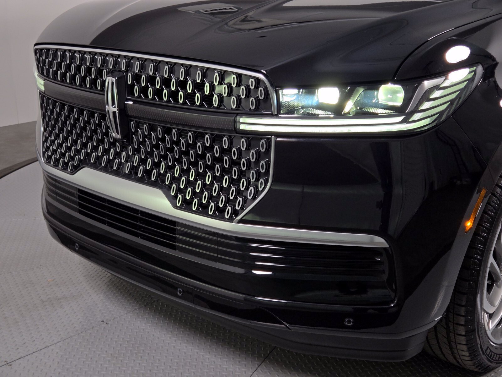 New 2026 Lincoln Navigator Premiere AWD/4WD image 10