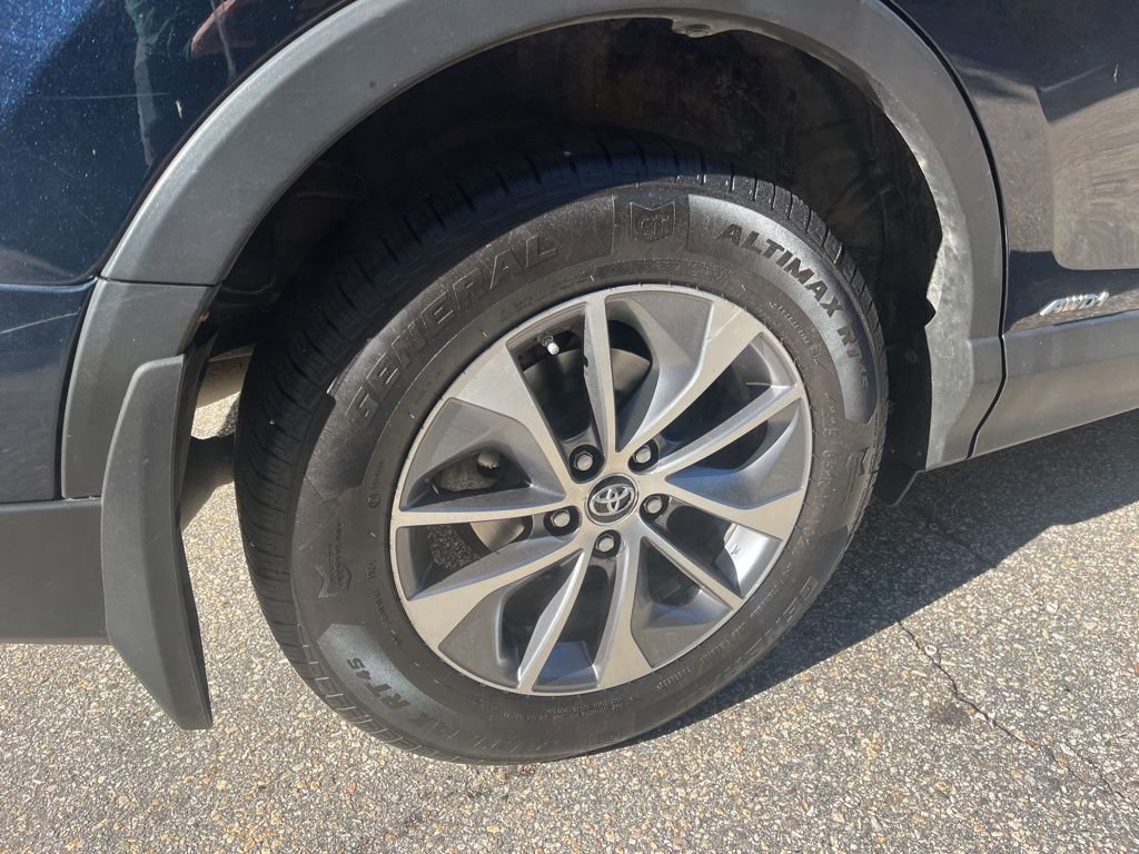 Used 2018 Toyota RAV4 XLE image 6