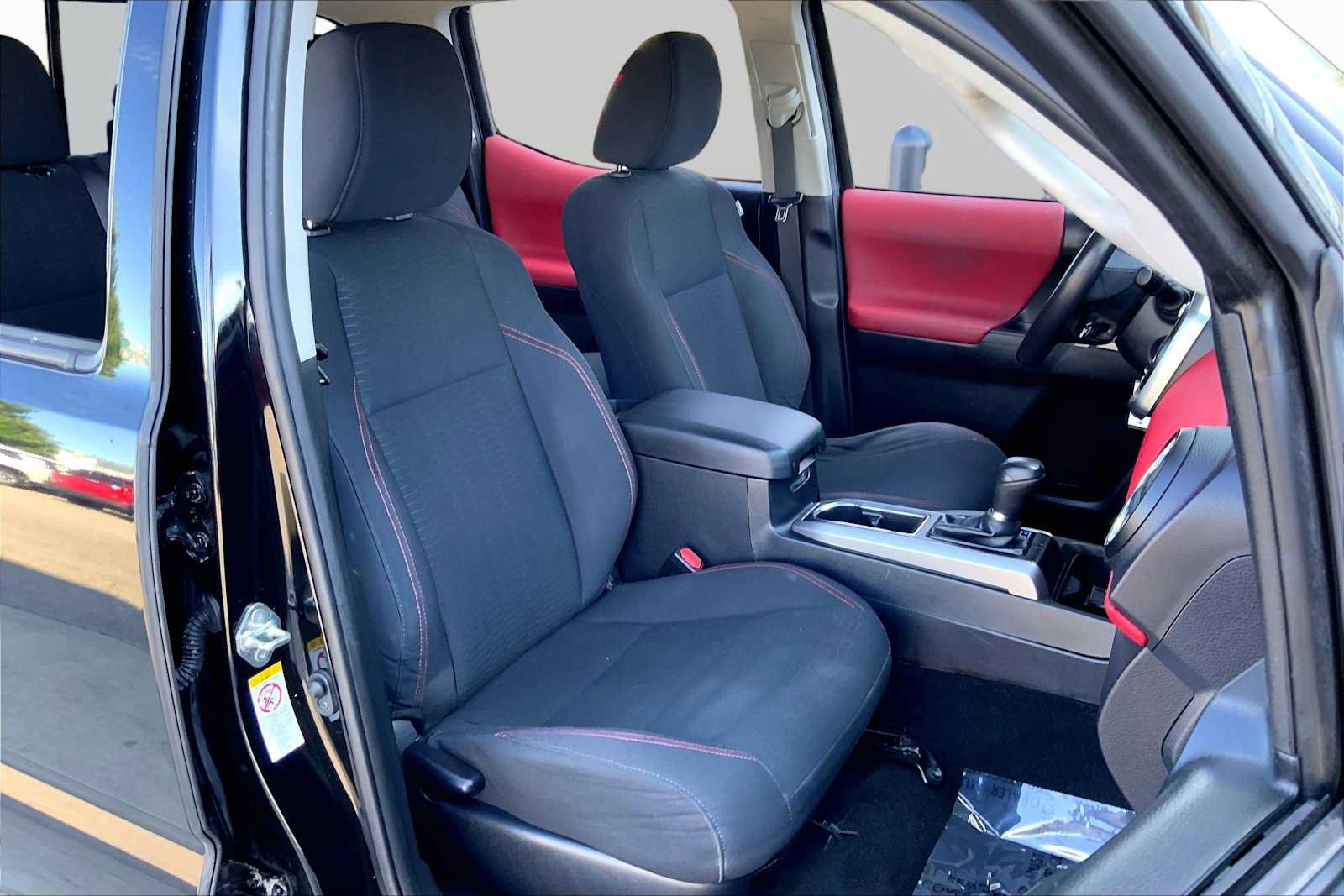 Used 2019 Toyota Tacoma SR5 AWD/4WD image 8