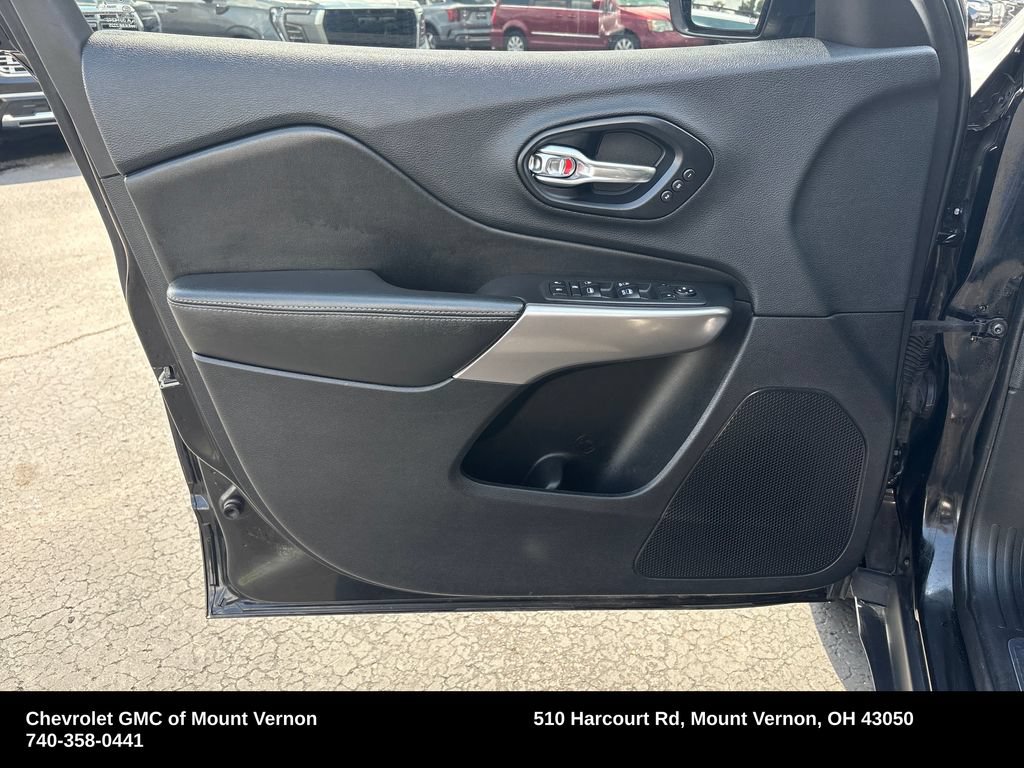 Used 2019 Jeep Cherokee Limited AWD/4WD image 13