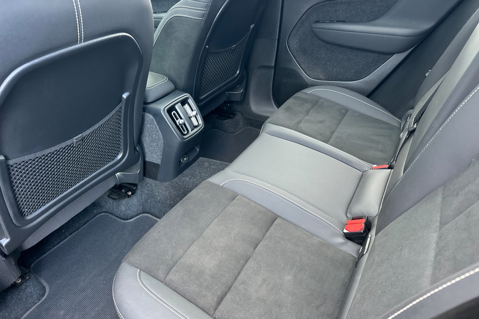 Used 2023 Volvo XC40 Recharge Plus image 12