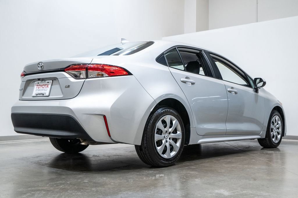 Certified 2025 Toyota Corolla LE image 9